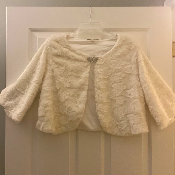 Glamorous faux fur cream color cropped jacket - Picture 2 of 6